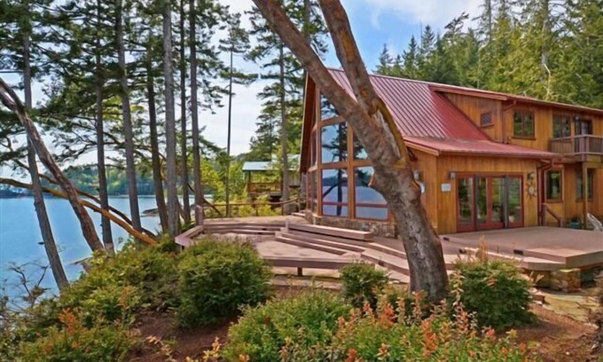Brinnon House | Madrona Waterfront Splendor!