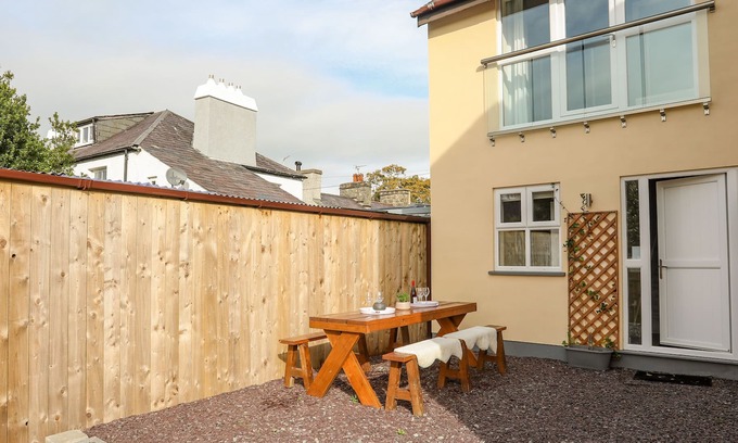 Llanystumdwy House | MAENAN, family friendly, with a garden in Criccieth