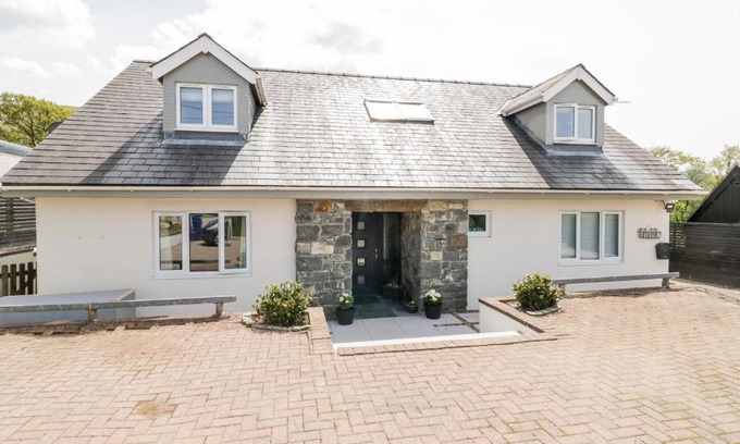 Dolgellau House | Maes Meillion