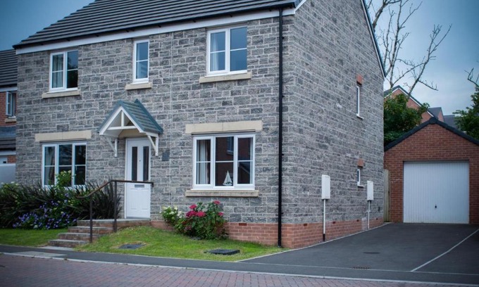 Narberth House | Maes Yr Odyn - 3 Bedroom Holiday Home - Narberth