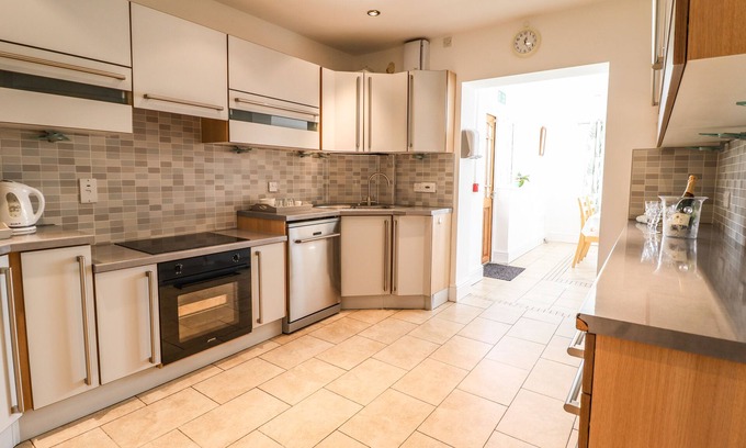 Maesbury Marsh Cottage | Maesbury Manor