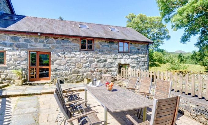 Ganllwyd House | Maesgwm Barn in the beautiful Dolgellau
