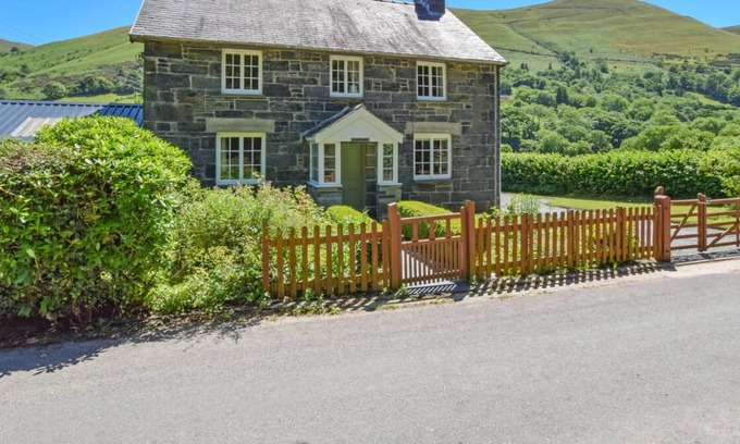 Mawddwy House | Maesmor in Dinas Mawddwy