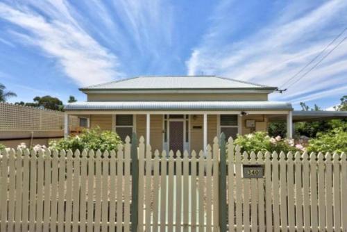 Broken Hill House | Maeville Cottage