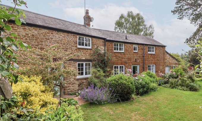 Hook Norton Cottage | MAGDALEN COTTAGE, family friendly, with a garden in Hook Norton
