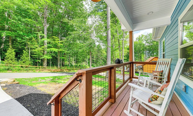 Maggie Valley Cottage | Maggie Valley Resort Home: Fire Pit, Pool & Stream