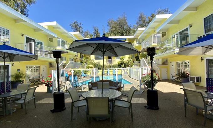 Hollywood Hotel | Magic Castle Hotel