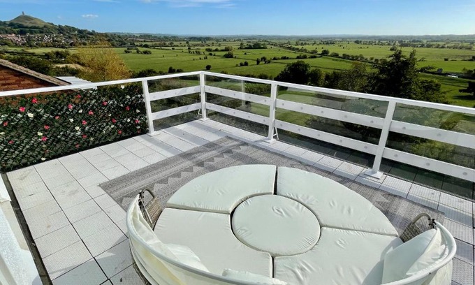 Glastonbury House | Magic of Avalon