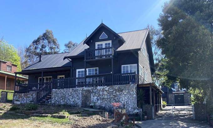 Merrijig House | Magic views of Mt Buller with four bedrooms and a loft
