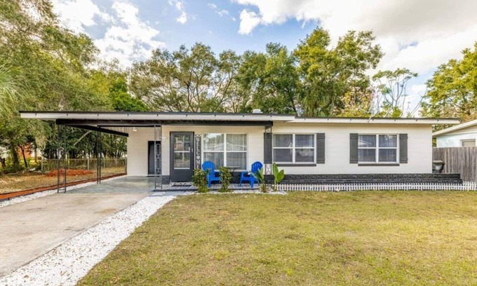 Dover Shores East House | Magical 3BR Orlando Getaway | Kitchen + Near Parks