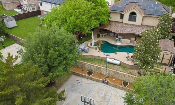 Cedar Hill House | Magical 5BR W Pool+Hot Tub, Lake, Basketball Court