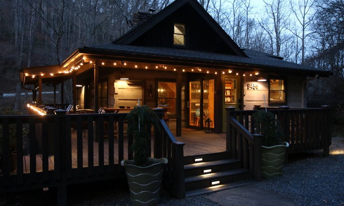 Apple Ridge Cabin | Magical Creek-side Cabin in the Woods! 10-min to Blowing Rock