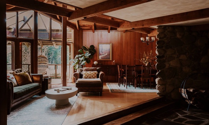Kingston House | 'Magical' Mid-Century Estate [27 Acres, Sleeps 12]