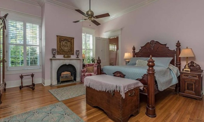 Franklin Apartment | Magical stay at The Fairfax House