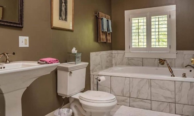 Franklin Apartment | Magical stay at The Fairfax House B