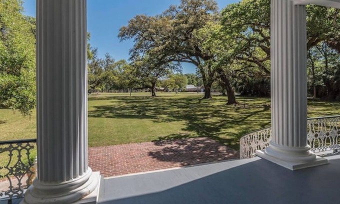 Franklin Apartment | Magical stay at The Fairfax House E