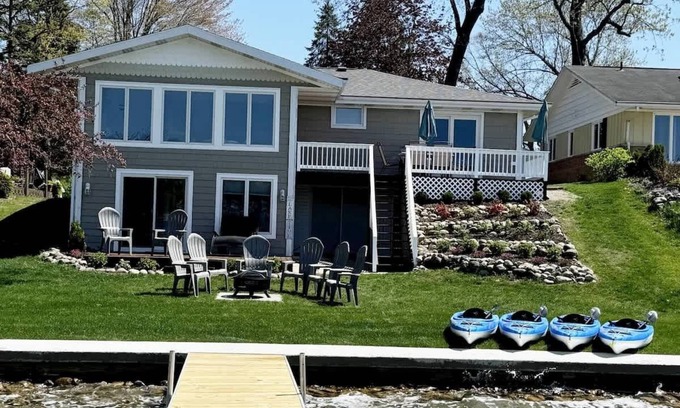 Sister Lakes House | Magician Lakehouse Escape