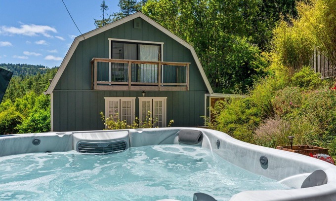 Cazadero House | MagicMountain:Relaxing Vacation Home! Top of RedwoodsEpic Views!WIFI/Pup/HtTb