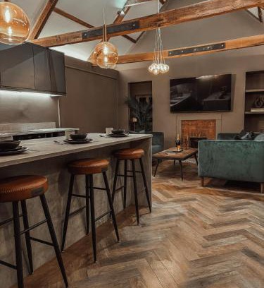 Morpeth Apartment | Magistrates Penthouse Suite - Town Centre Apartments with Spa