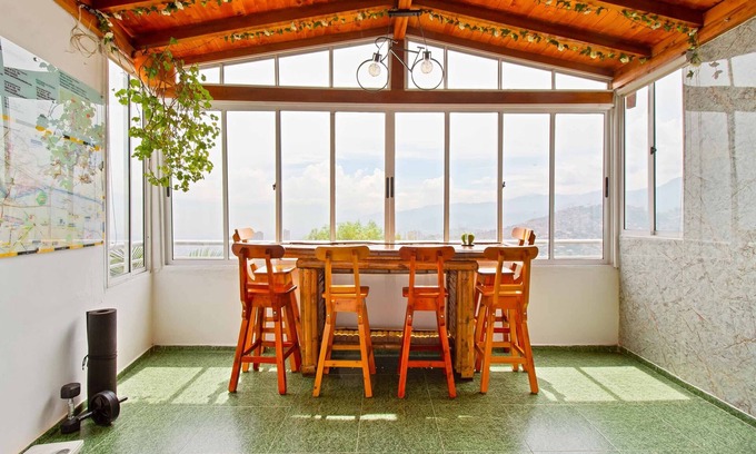Robledo Condo | Magnifica casa con fenomenales vistas a la ciudad,