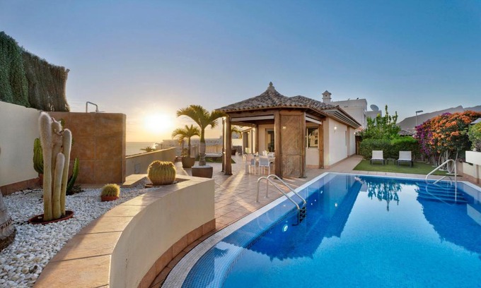 Santiago del Teide Villa | Magnifica Villa Happy Holidays con piscina en los Gigantes