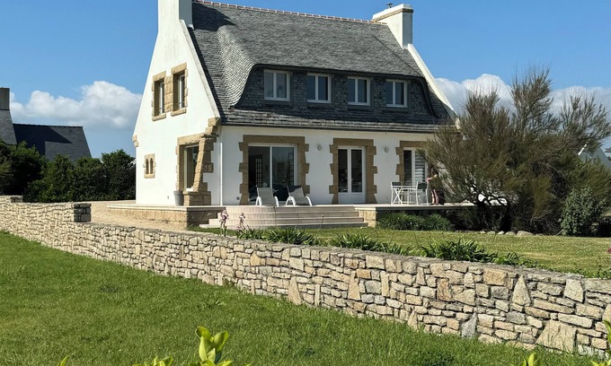 Pouldreuzic House | Magnificent Breton house for 10 people on the seafront