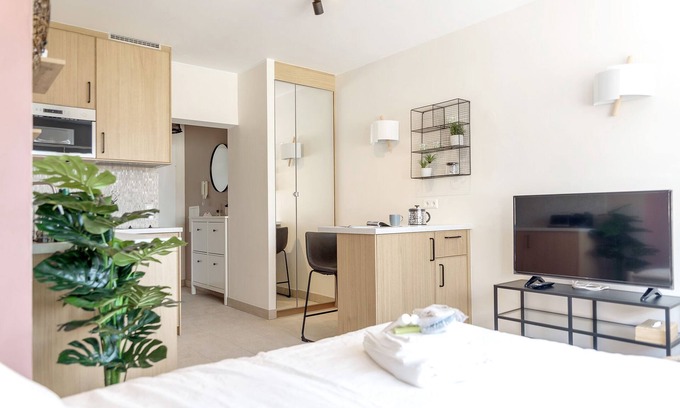 Gare Apartment | Magnificent bright studio hyper/center, near cathedral