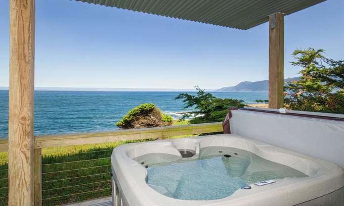 Shelter Cove Condo | Magnificent by OceanviewHotTubs Shelter Cove, CA