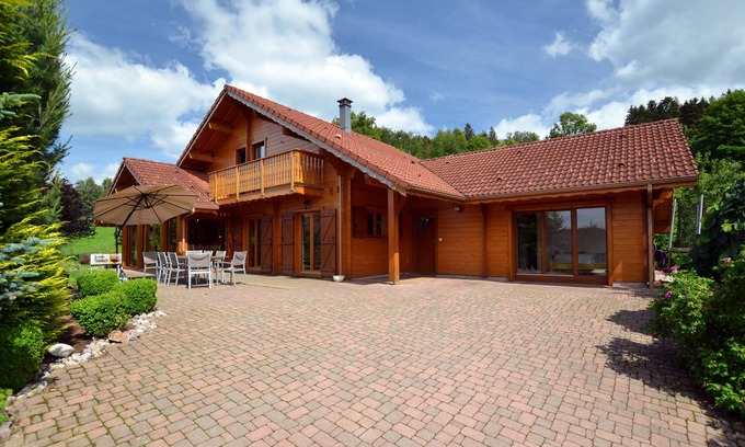 Gerardmer Ski Chalet | Magnificent chalet for 15 people in Gérardmer: jacuzzi, table football, sauna