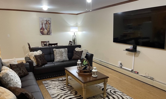 Queens House | MAGNIFICENT CHARM | IN THE HEART OF ROCKAWAY π