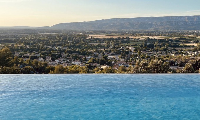 Alleins Bed & Breakfast | Magnificent charming cottage with panoramic views of the Luberon