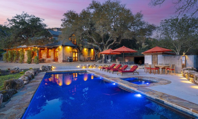 Sonoma House | Magnificent Estate, Vineyard Views, Pool and Spa - Sonoma Valley Farm Stay