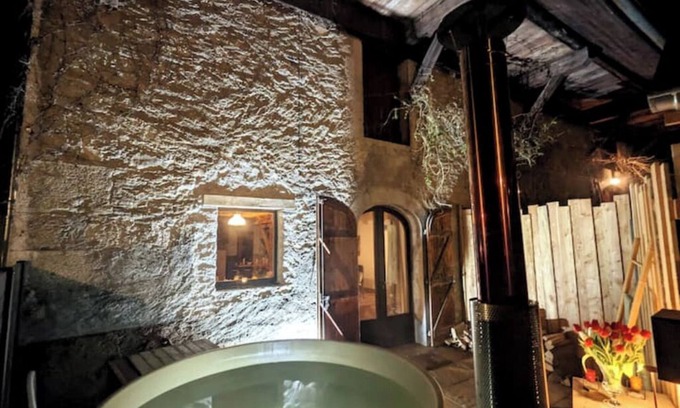 Sonnaz House | Magnificent farmhouse with private Nordic bath