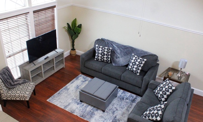 South Arlington House | Magnificent Home Cozy delight w/King Size Bed
