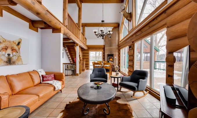 Lac-Simon Ski Chalet | Magnificent log cabin with breathtaking views and water access
