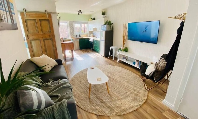 Marino Apartment | Magnificent Marino -2 Bdrm, Beach, Stylish, Modern