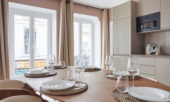 Les Halles Apartment | Magnificent New Apartment Beaubourg/le Marais