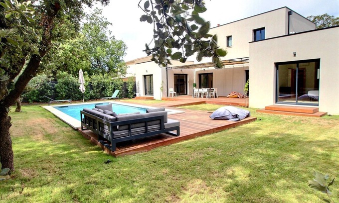 Saint-Didier Villa | Magnificent New Villa in Saint-Didier with Pisicne