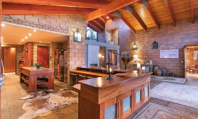 Sedgefield House | Magnificent Sea, Lagoon and Mountain Views. Spacious Grand Italian-style Villa