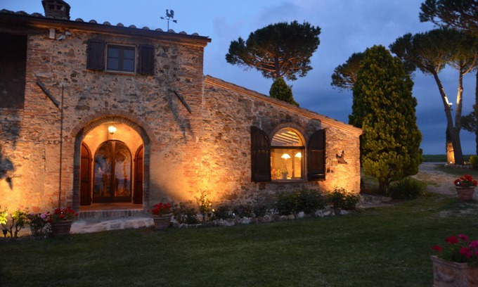 Montepulciano Cottage | Magnificent stone farmhouse in the heart of Tuscany