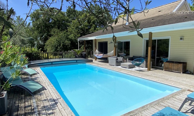 Bordeaux Villa | Magnificent vacation villa with swimming pool, jacuzzi and pétanque court
