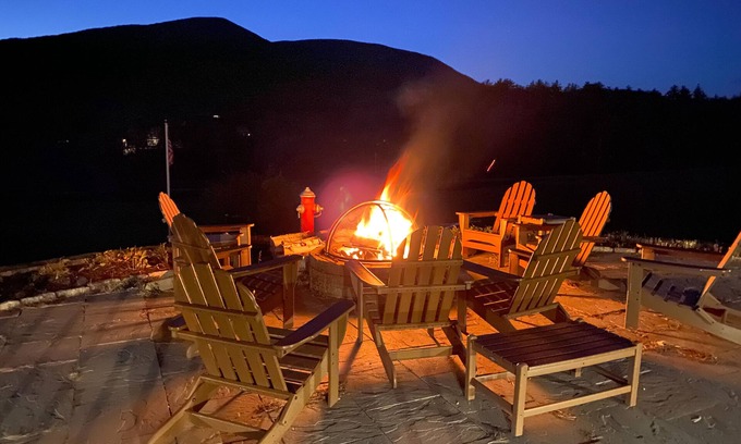 Sunderland House | Magnificent Vermont home w/free WiFi, full kitchen, firepit, patio, & deck