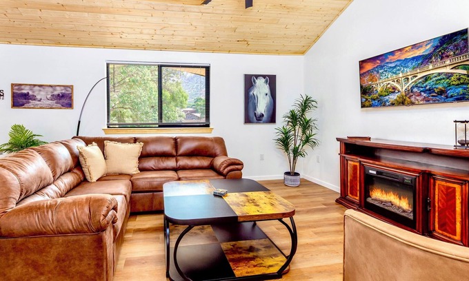 Three Rivers House | Magnificent view n2-bedroom house in charming Three Rivers with AC, WiFi