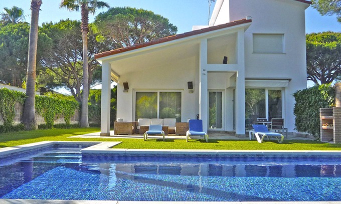Cabo Roche Villa | Magnificent villa in urb. Roche with private pool at 500 m. from the beach, Wi-Fi.