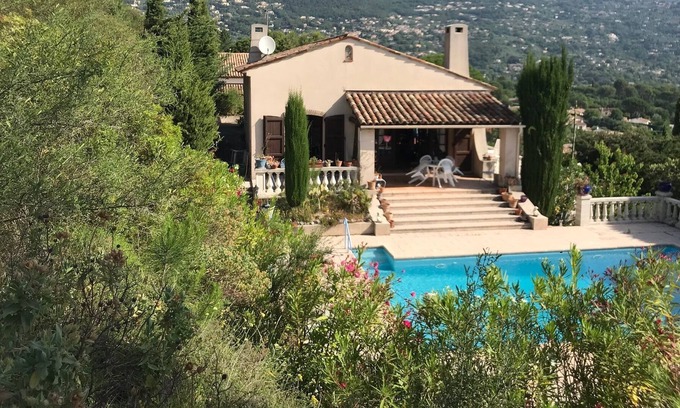 Le Tignet Villa | Magnificent villa with swimming pool and private parking
