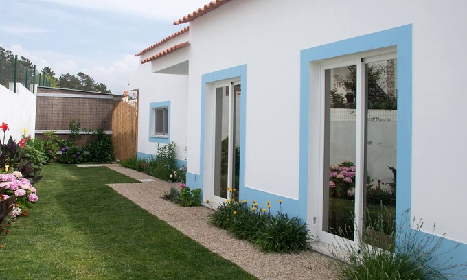 Carvalhal Villa | Magnificent villa with garden next to the beach