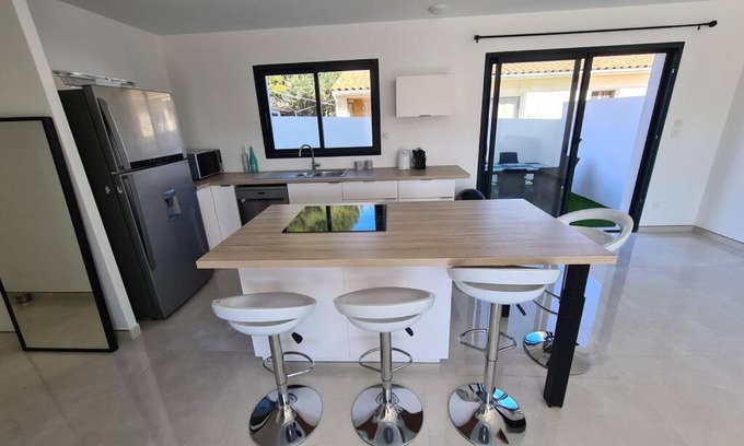 Villeneuve-les-Maguelone Villa | Magnifique Villa avec jacuzzi en option
