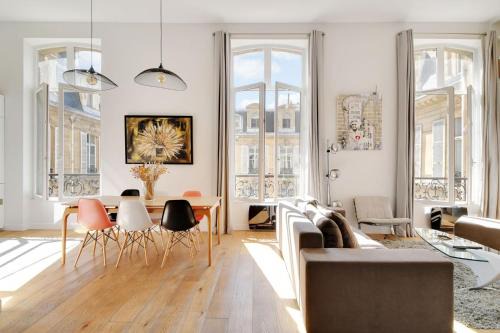 La Celle-sous-Gouzon Apartment | Magnifique appartement Triangle d'or Champs Elysées Paris