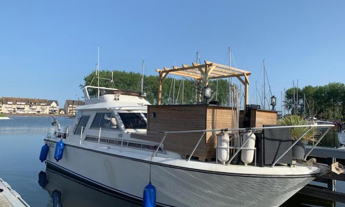 Ouistreham Boat Rental | Magnifique bateau maison