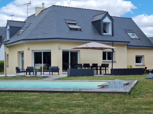 Fouesnant House | Magnifique maison avec piscine à Beg Meil